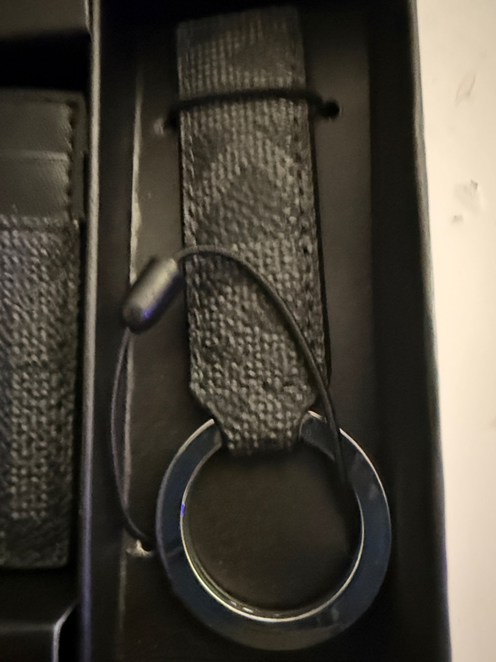 Michael Kors men's card holder and keychain gift set missing box top - Picture 3 of 4